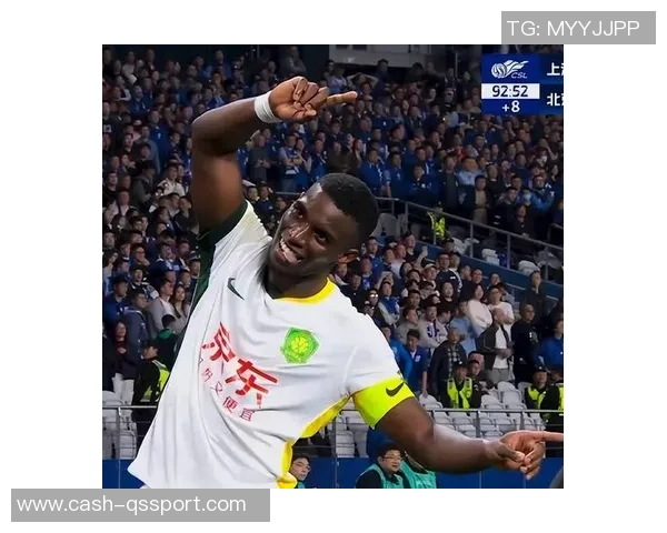 足球场上的搞笑裁判瞬间让你捧腹大笑的精彩时刻回顾